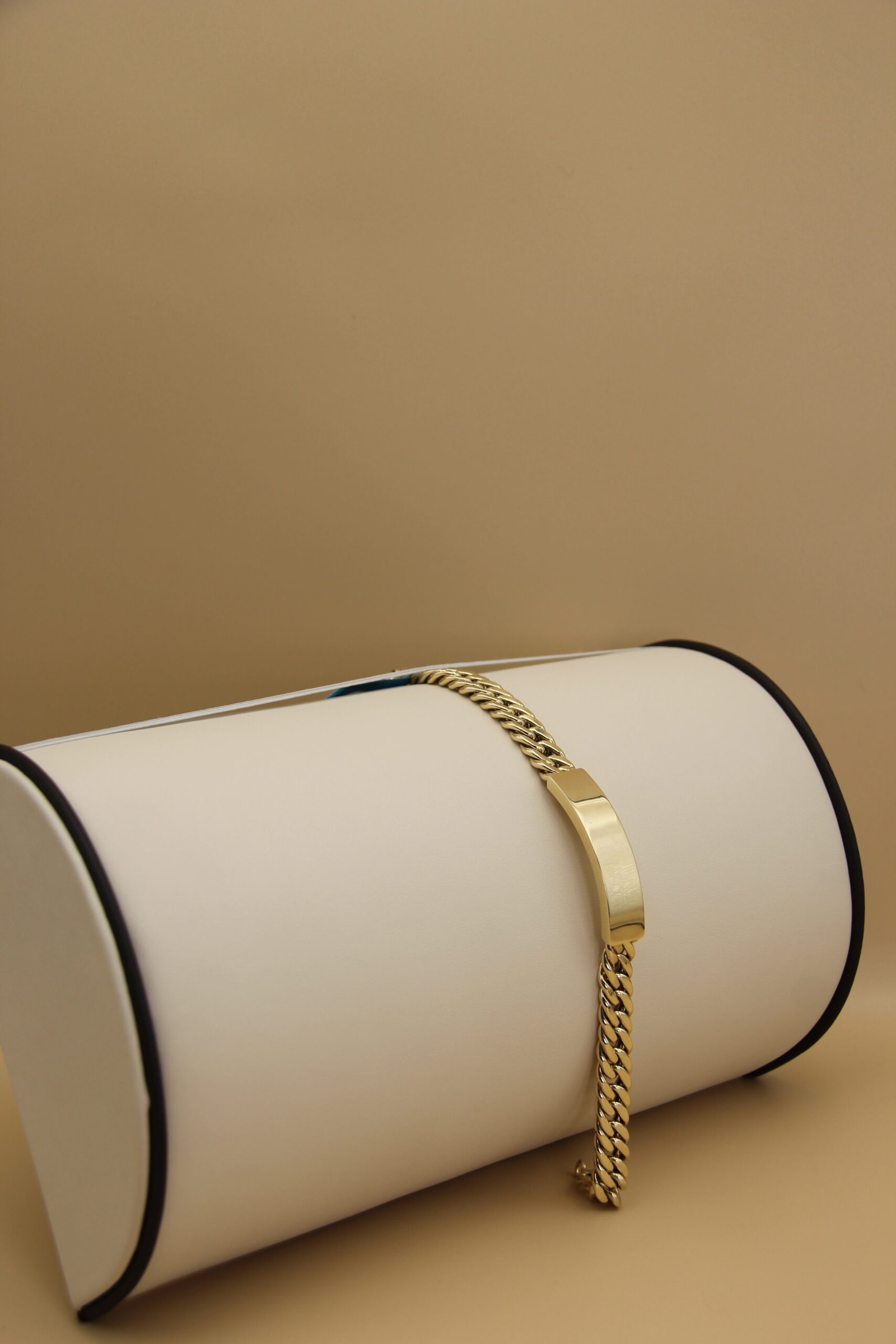 Hammered Bracelet with Name Plate Engraving 14k-14.6g-8.5in - Image 2