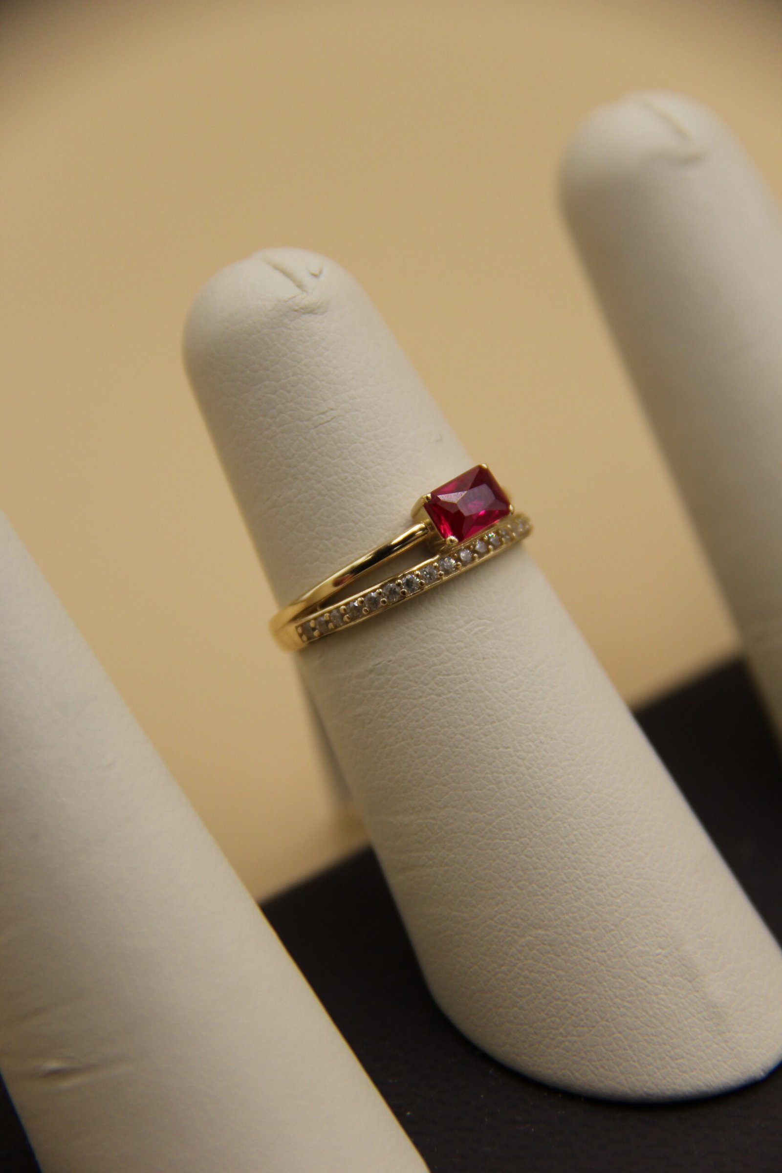 10k Red Stone Solitaire Ring - Image 2