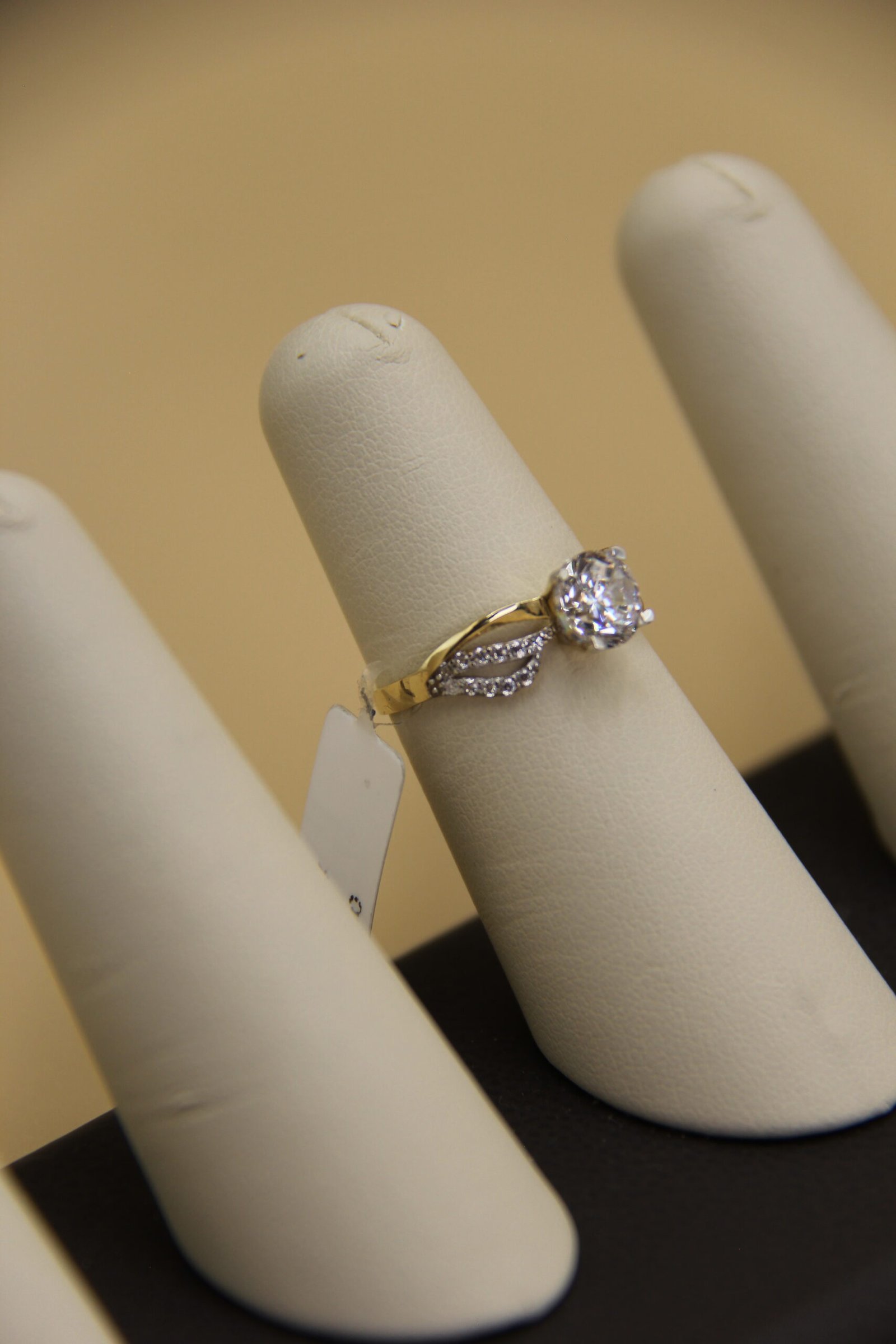 10k Solitaire Ring - Image 2