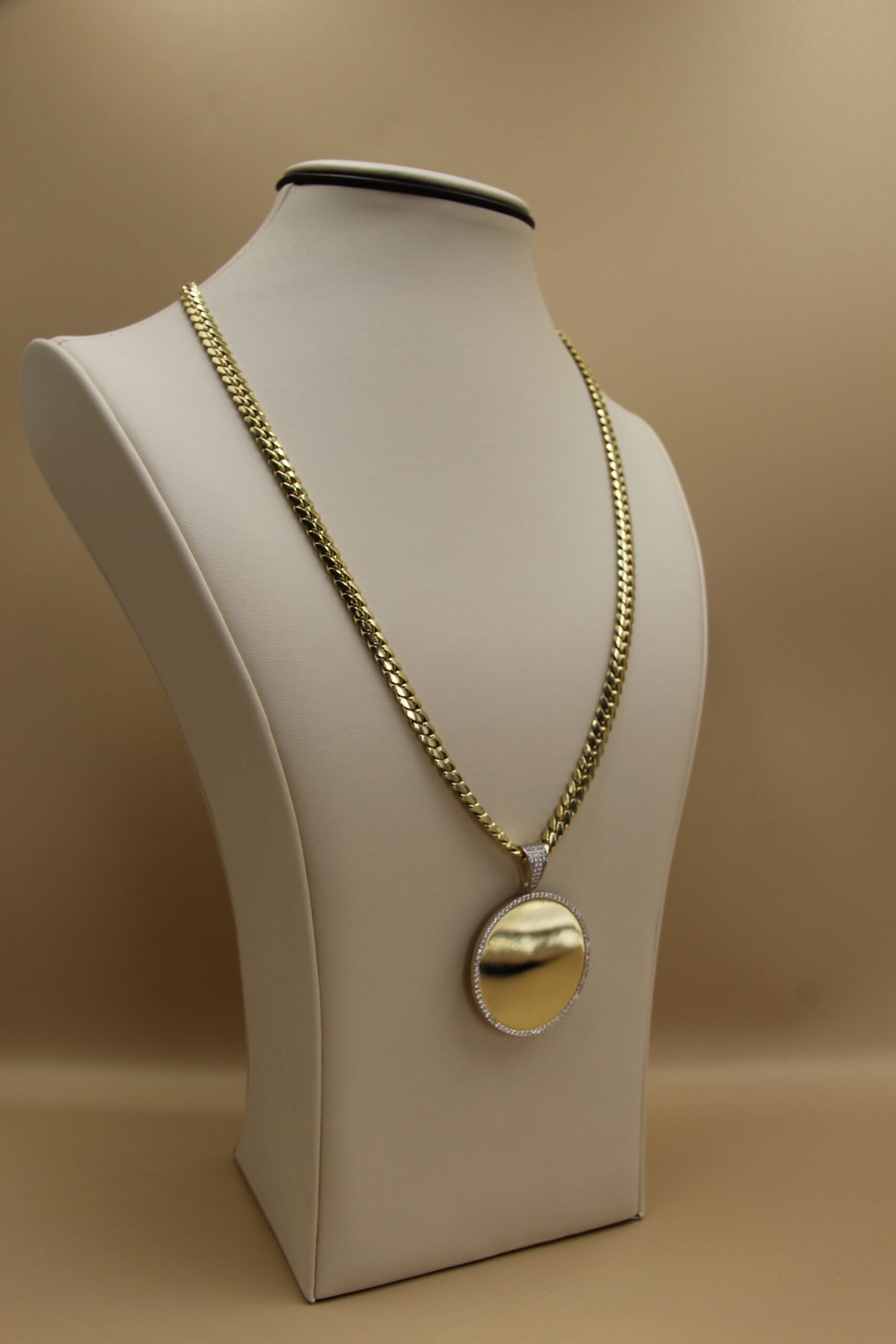 Cubalink Chain with Photo Pendant 10k - Image 3