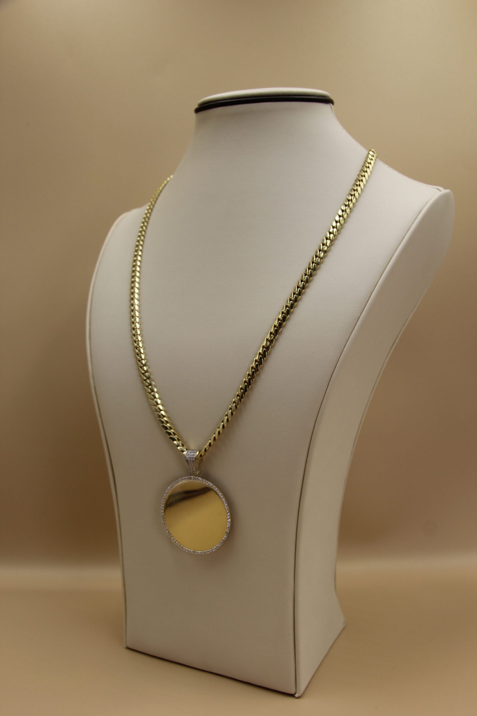 Cubalink Chain with Photo Pendant 10k - Image 4