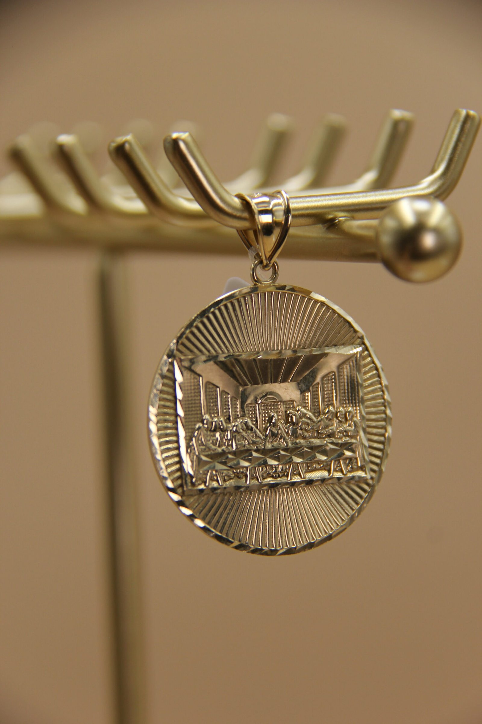 10k Holy Supper Pendant - Image 3