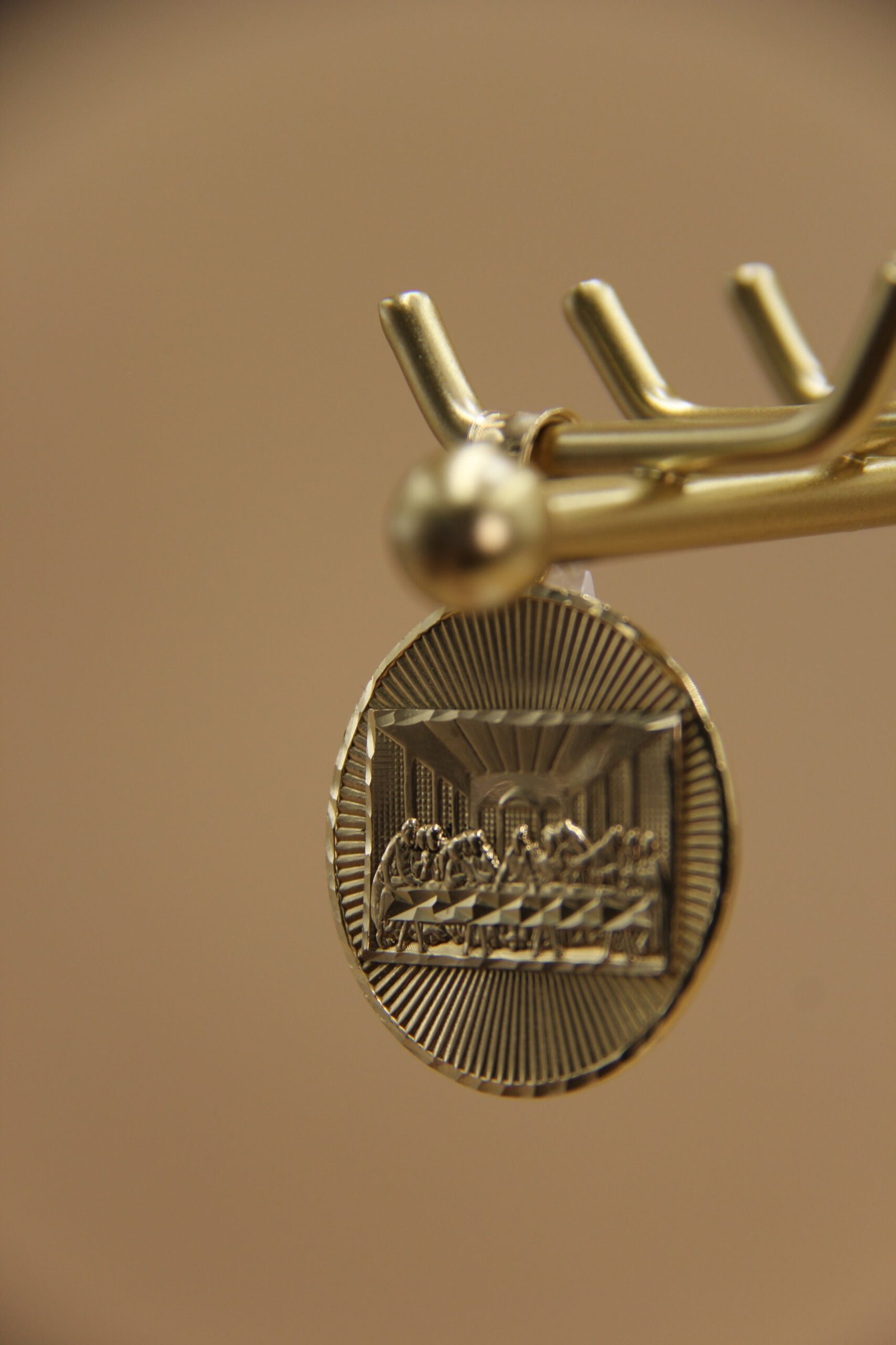 10k Holy Supper Pendant - Image 4