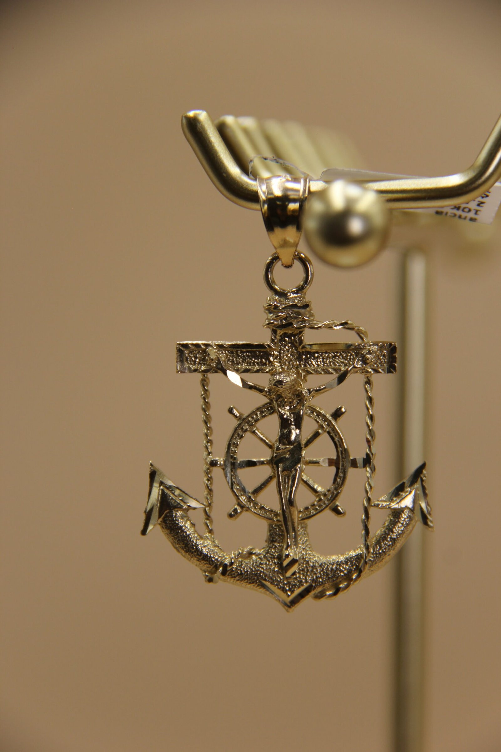 10k Anchor Pendant