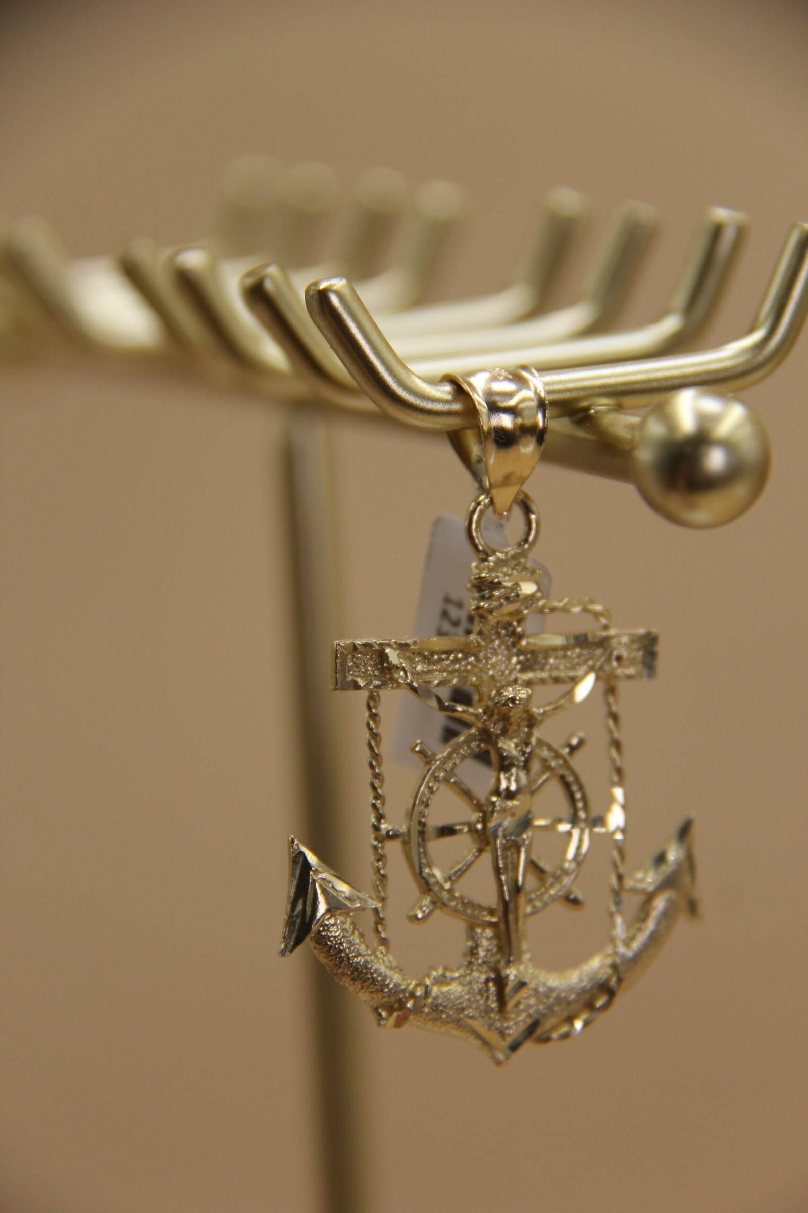 10k Anchor Pendant - Image 3