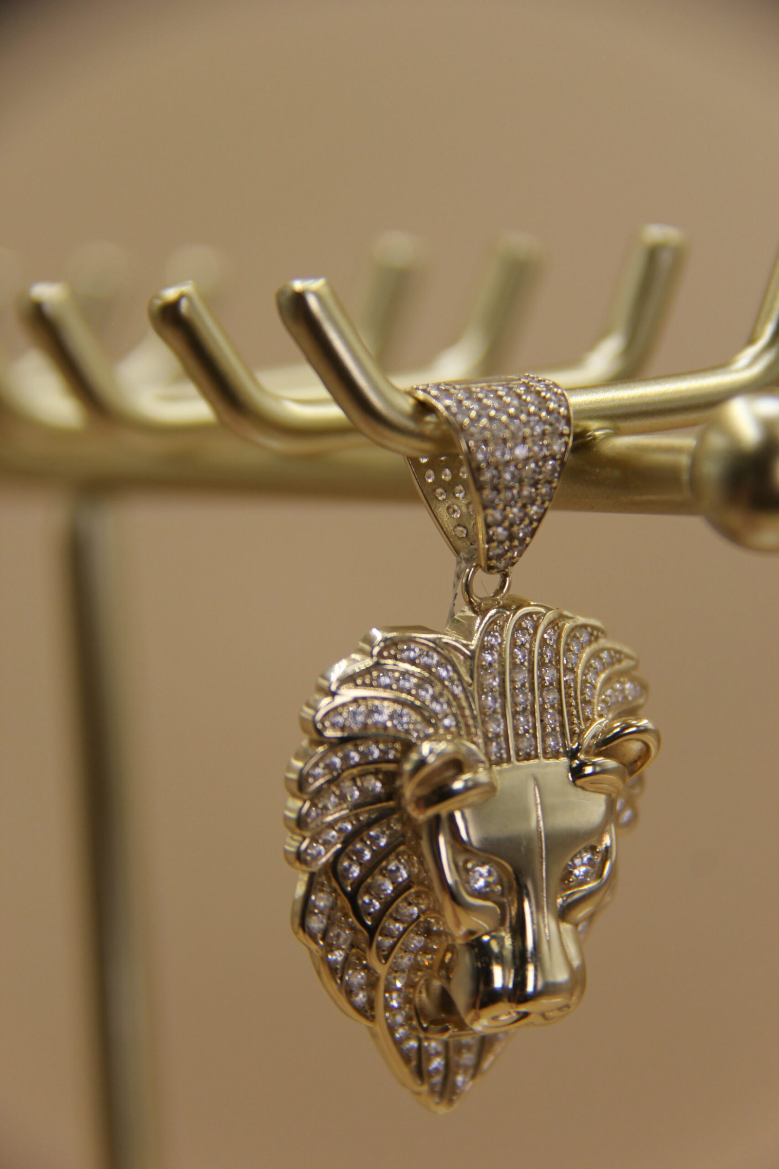 10k Lion Face Pendant - Image 3